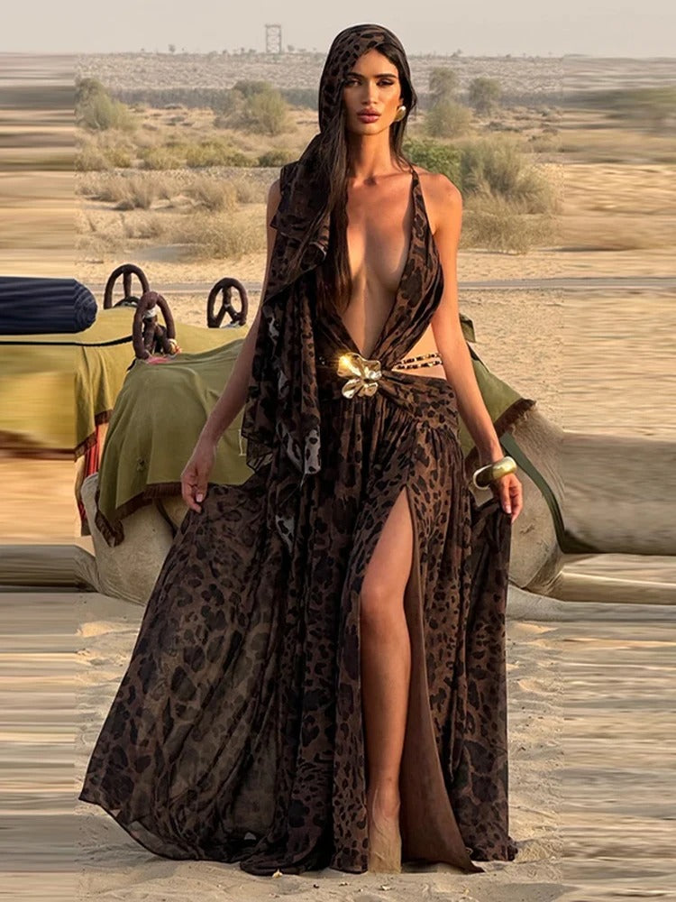 Valeria | Vestido Maxi Halter con Escote Profundo, Flecos y Abertura Frontal