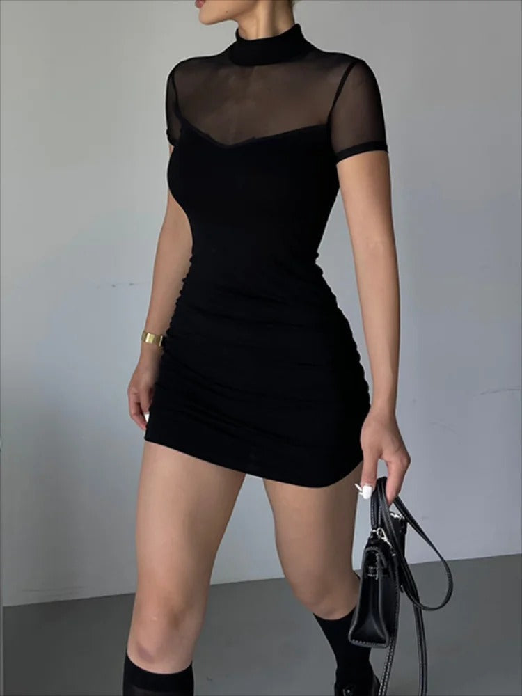 Carmen | Vestido Mini Ajustado con Parte Superior en Mesh y Cuello Alto