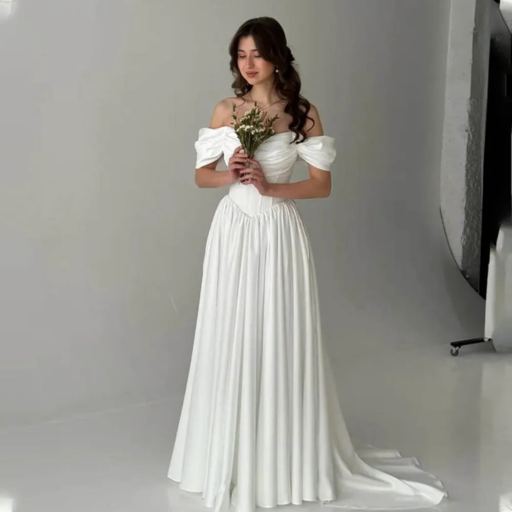Nerea | Vestido Maxi Off-Shoulder con Drapeado en el Busto y Falda Plisada