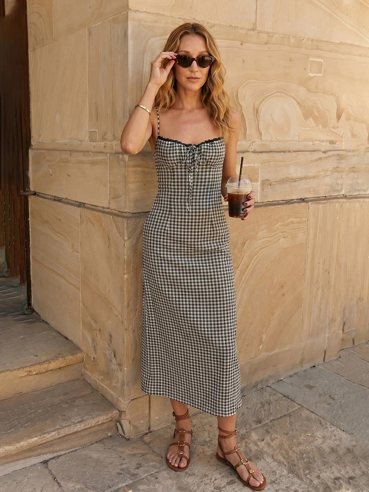 Nerea | Vestido Midi de Tirantes con Estampado Vichy y Escote Fruncido