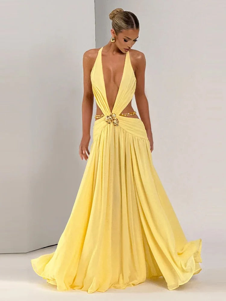 Valeria | Vestido Maxi Halter con Escote Profundo, Flecos y Abertura Frontal