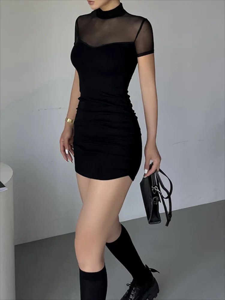 Carmen | Vestido Mini Ajustado con Parte Superior en Mesh y Cuello Alto
