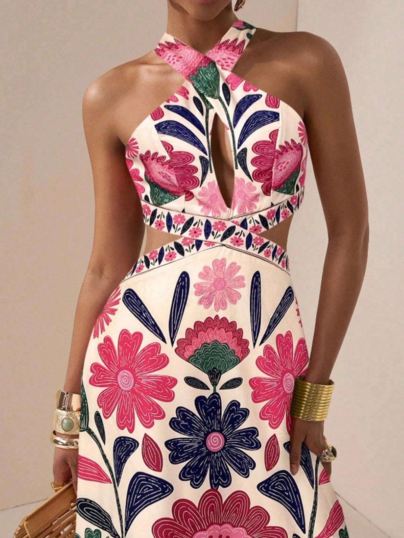 Isabel | Vestido Maxi Halter con Estampado Floral Folk y Cut-Out en la Cintura