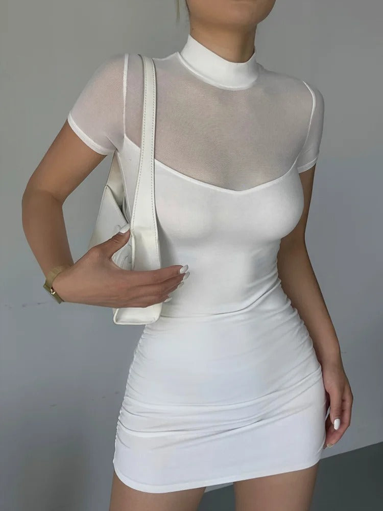 Carmen | Vestido Mini Ajustado con Parte Superior en Mesh y Cuello Alto