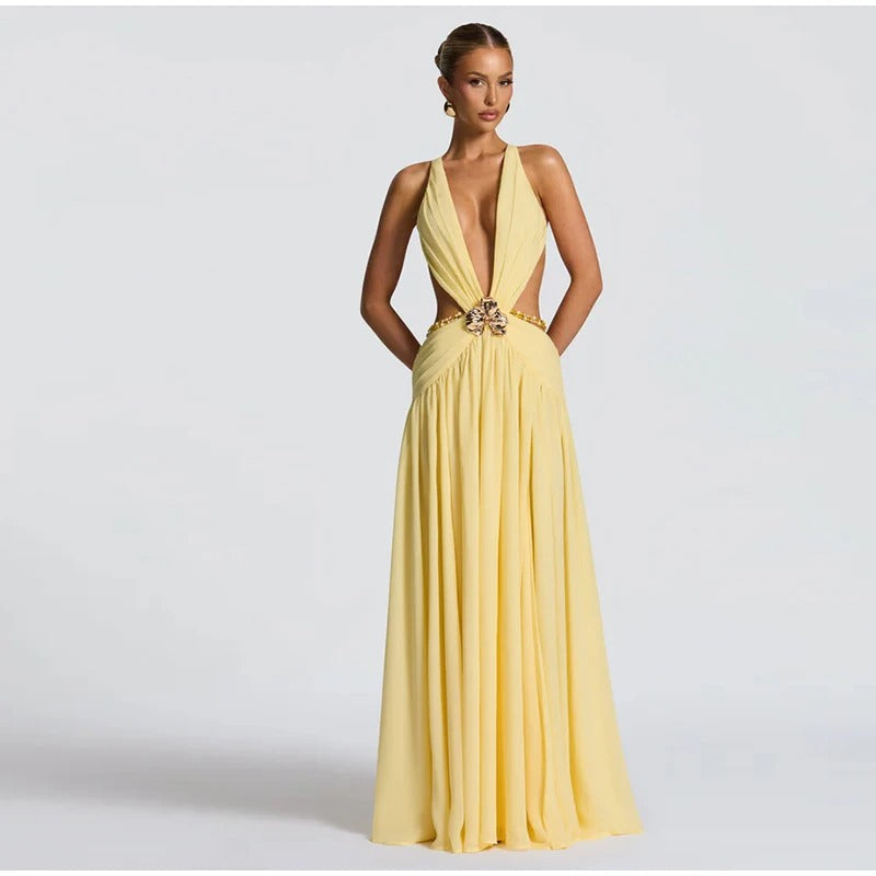 Valeria | Vestido Maxi Halter con Escote Profundo, Flecos y Abertura Frontal