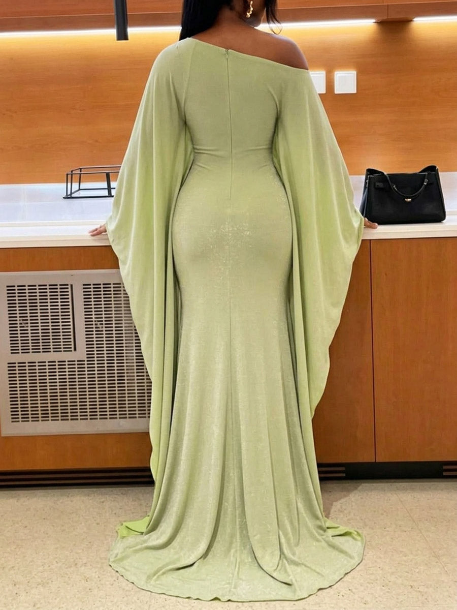 Elena | Vestido Maxi en Tejido Fluido Verde Sage con Manga Capa